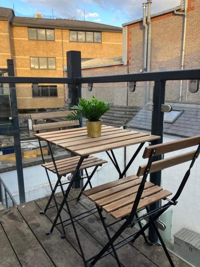 Magnificent Refurbished 1 Bed Flat Few Steps To High St ! - 4 East House Epsom Exterior foto
